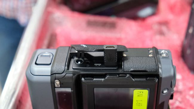 سفر به خط تولید دوربین GFX 100، هیولای ۱۰۰ مگا‌پیکسلی فوجی‌فیلم 