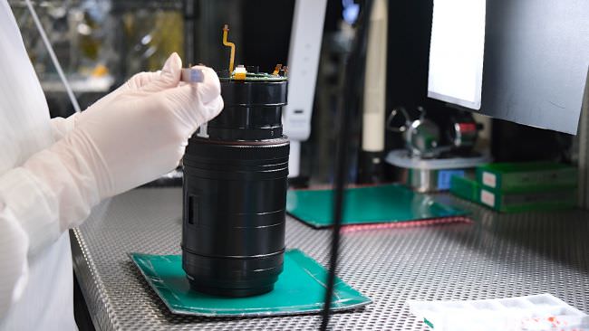 سفر به خط تولید دوربین GFX 100، هیولای ۱۰۰ مگا‌پیکسلی فوجی‌فیلم 