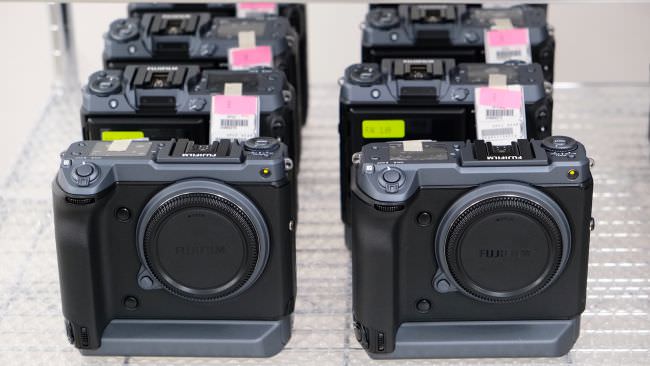 سفر به خط تولید دوربین GFX 100، هیولای ۱۰۰ مگا‌پیکسلی فوجی‌فیلم 