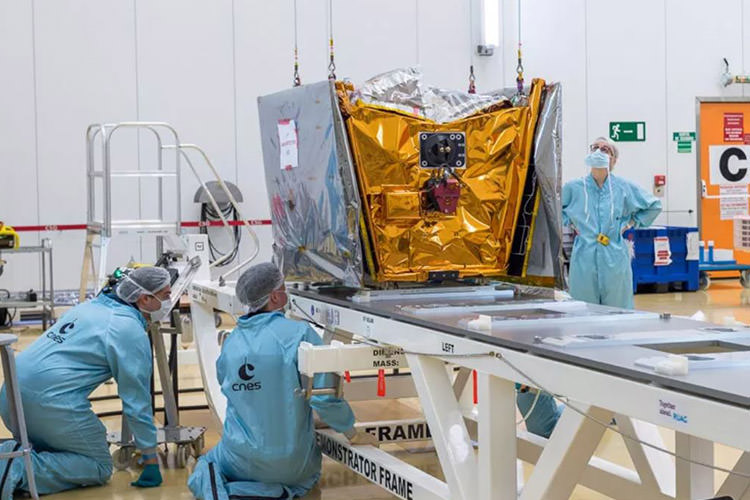 اپل برای پشتیبانی از محصولاتش مشغول کار روی فناوری‌های ماهواره‌ای است